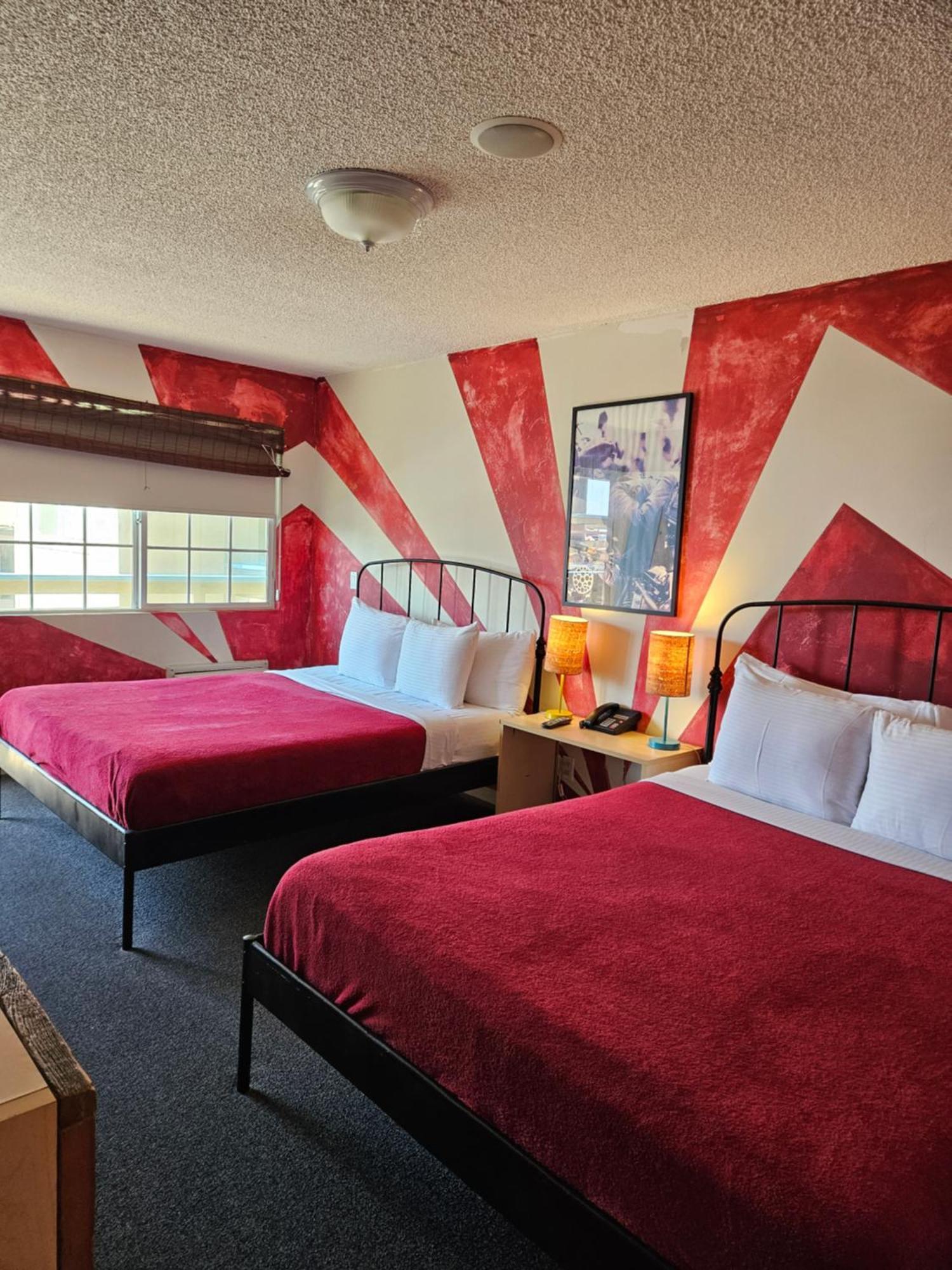 Huntington Surf Inn ฮันติงตันบีช ภายนอก รูปภาพ